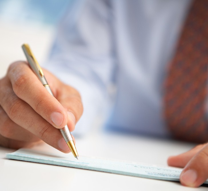 Man writing check-img